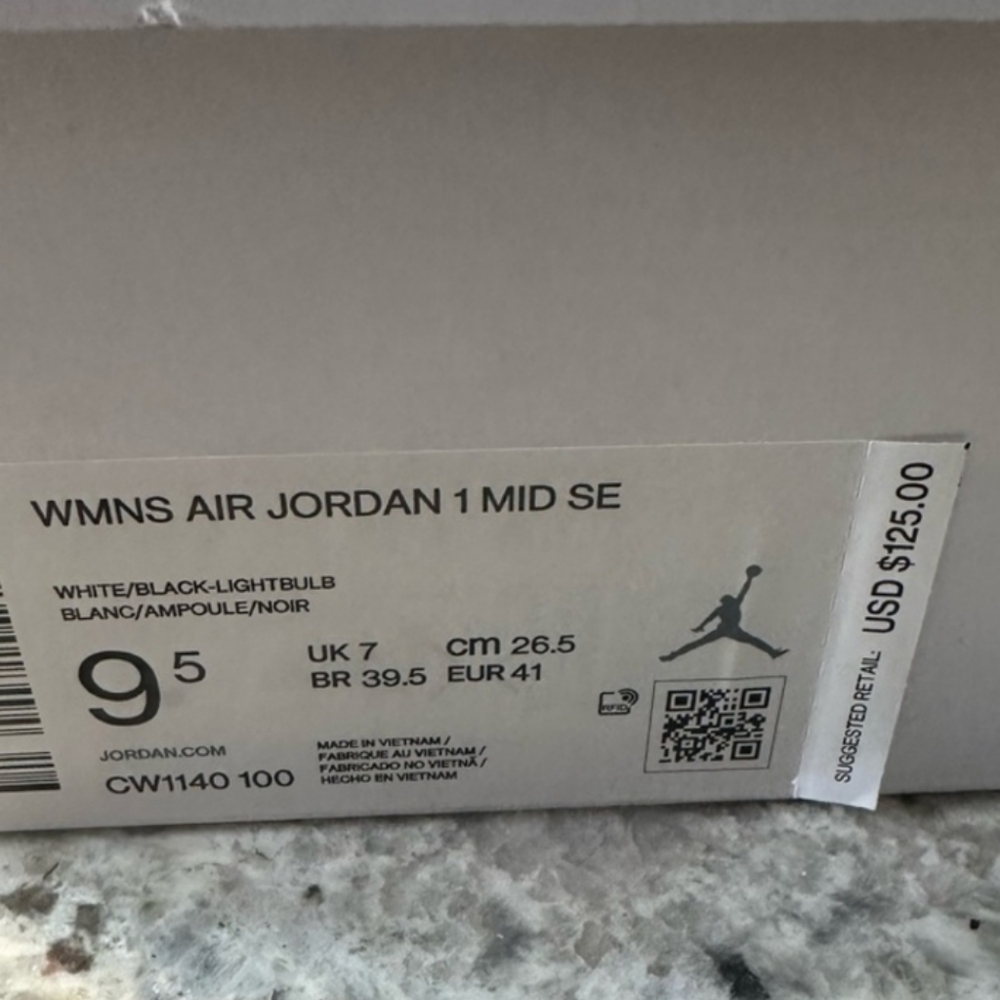Women's Air Jordan 1 Mid - Picture 8 of 8